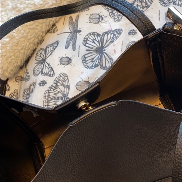 GUESS purse - Picture 3 of 3